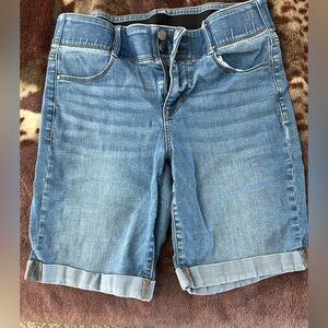 Apt 9 Bermuda shorts size 12